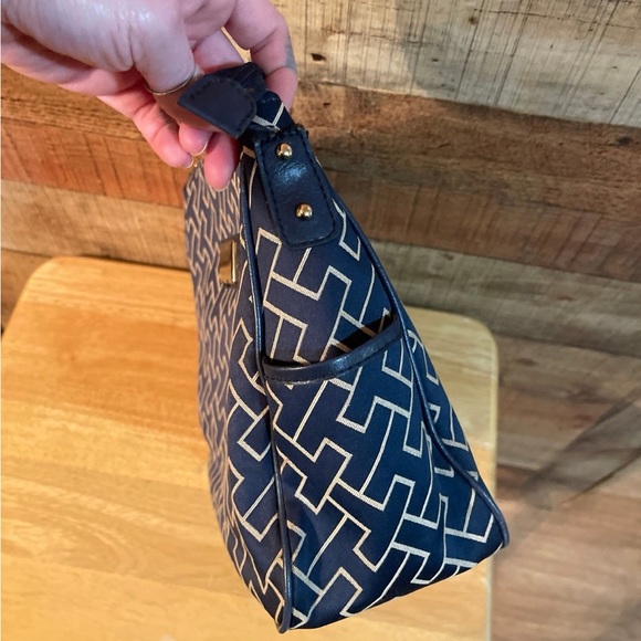 Tommy Hilfiger bag - Picture 5 of 9